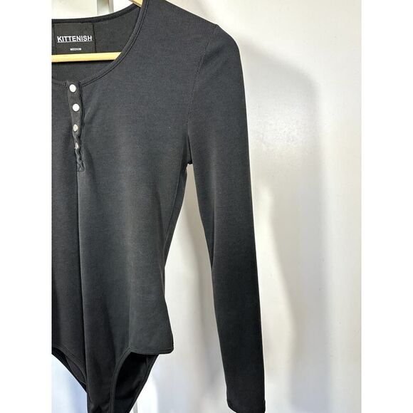 KITTENISH Women's Brooklyn Rae Ribbed Snap Front Fitted Bodysuit Gray Medium - Picture 5 of 10